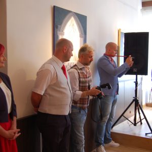 Henrich Dlhý (v strede), dvorný fotograf Pavlíny Csápaiovej Henrich Dlhý (v strede), dvorný fotograf Pavlíny Csápaiovej