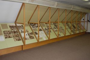 Múzeum špeciálneho školstva v Levoči - História špeciálnych škôl pre sluchovo, telesne a mentálne postihnutých 4. miestnosť - fotografie