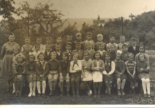 Fotka žiakov 3.A triedy z roku 1955/96.