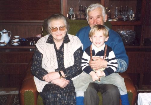 Manželia Repaskí s vnukom Slávkom, rok 1998.