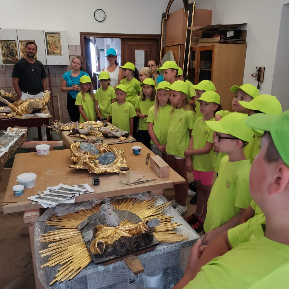 Múzejníci v ateliéri