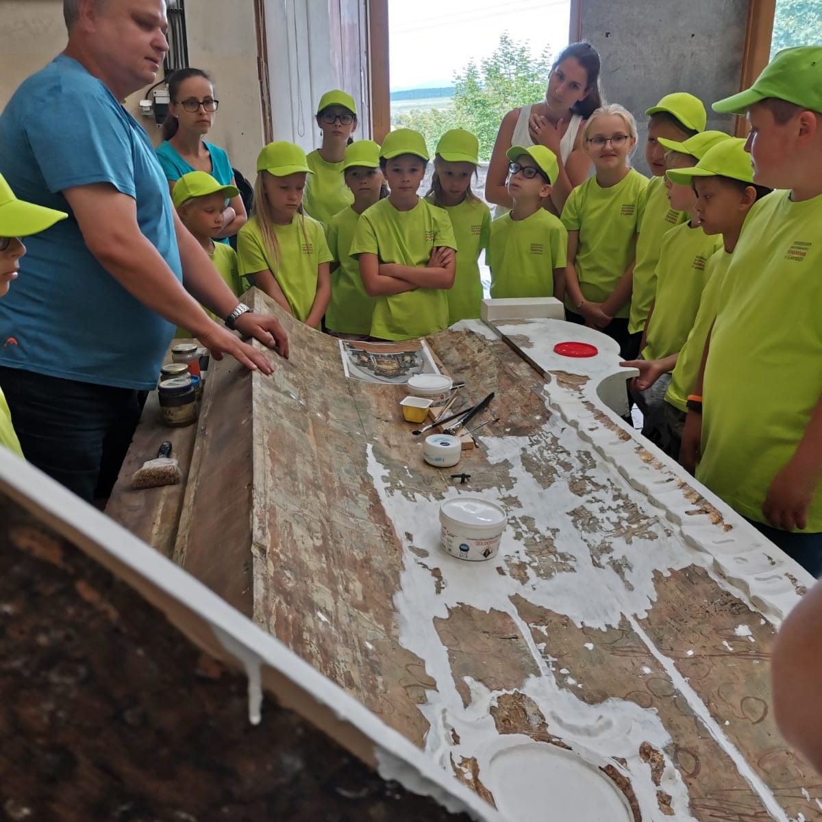 Múzejníci v ateliéri