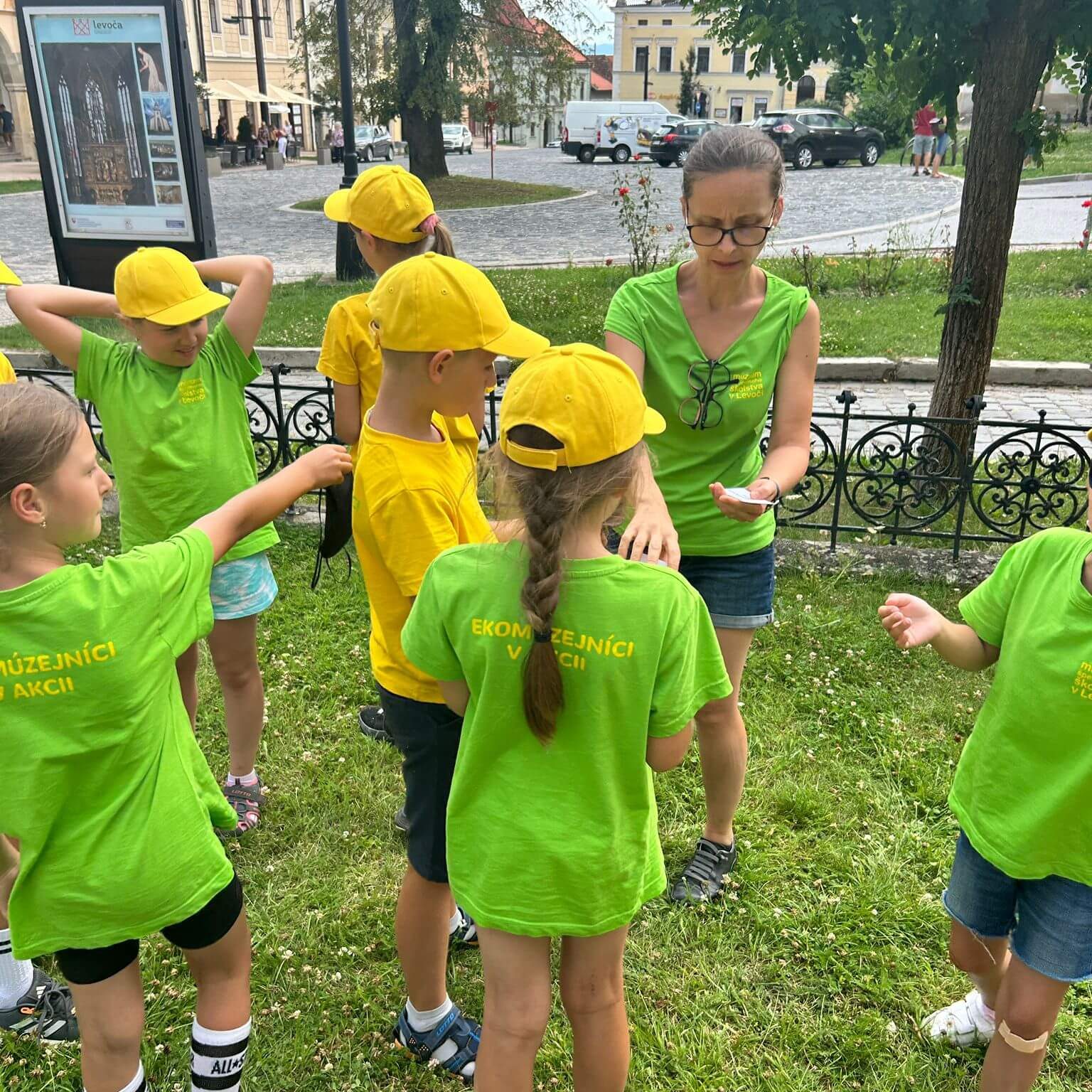 Ekomúzejníci v parku.