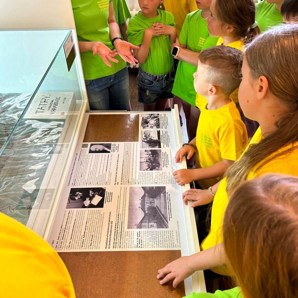 Ekomúzejníci v múzeu.