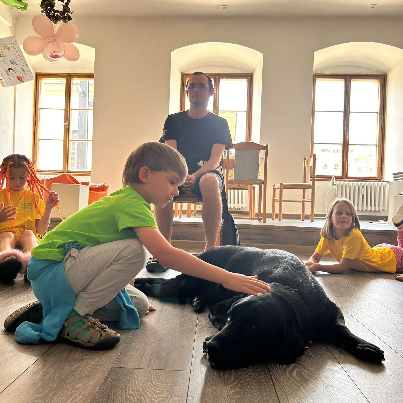 Ekomúzejník hladká vodiaceho psa.
