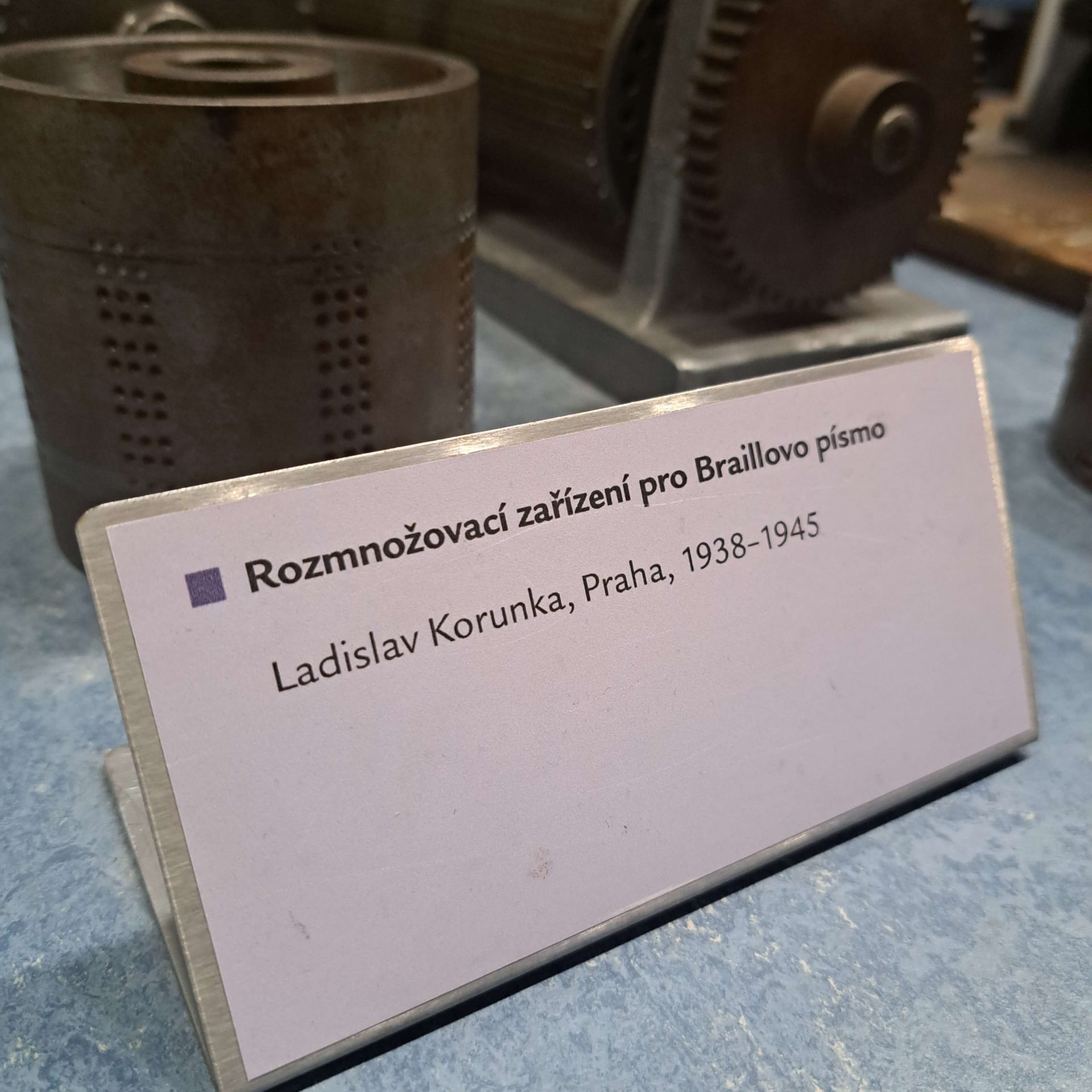 Rozmnožovacie zariadenie pre Braillovo písmo.