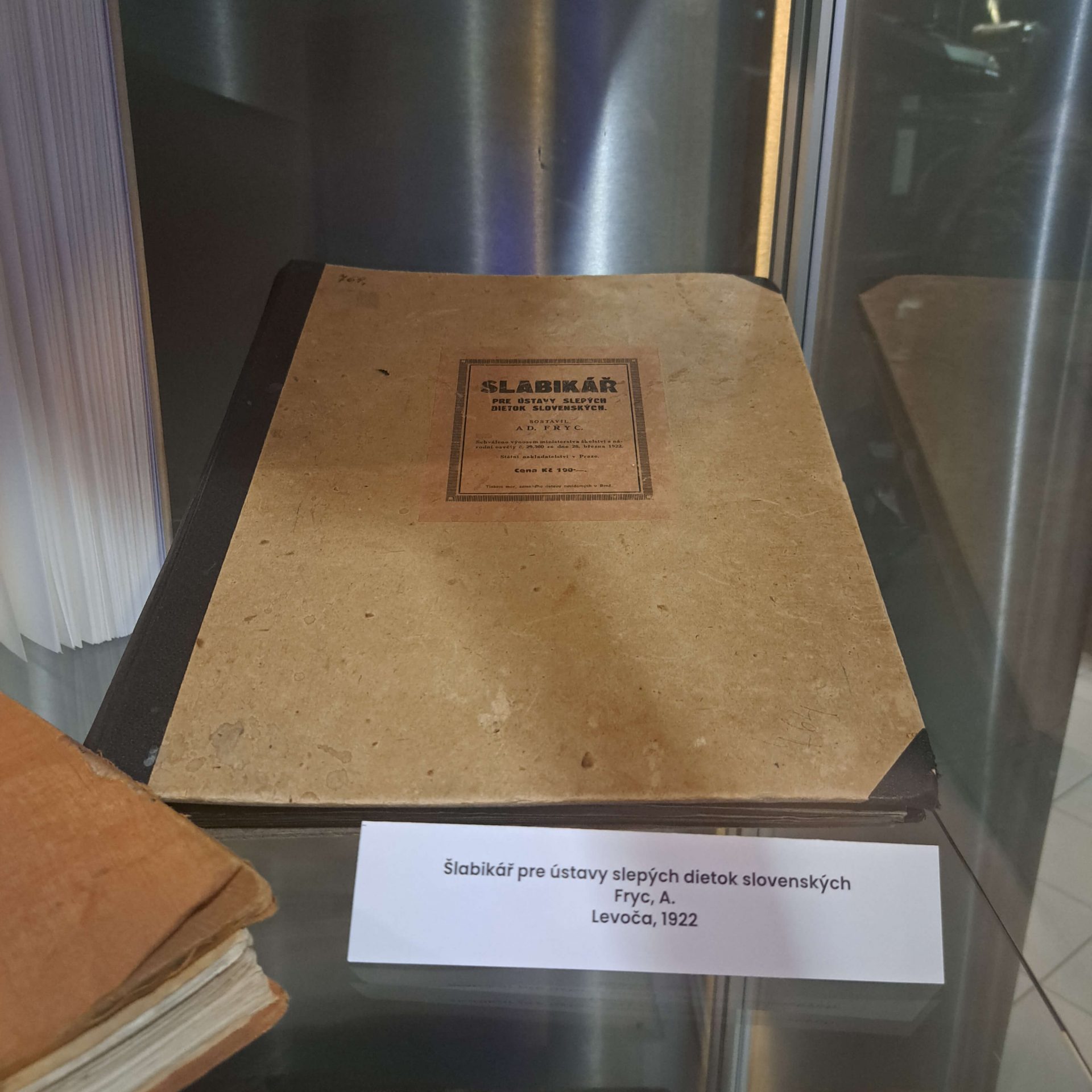 Šlabikár pre ústavy slepých dietok slovenských. Ad. Fryc. Levoča, 1922.