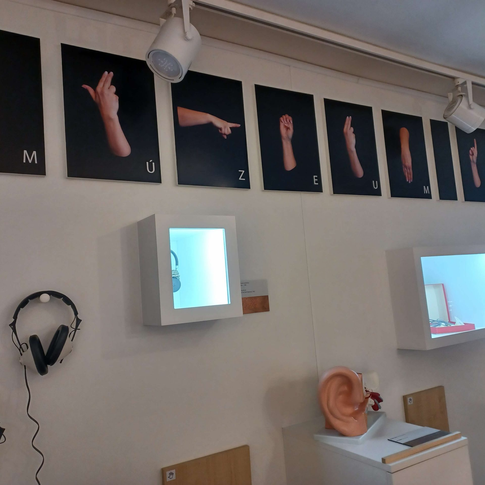 Miestnosť v Múzeu špeciálneho školstva v Levoči venovaná ľudským zmyslom.