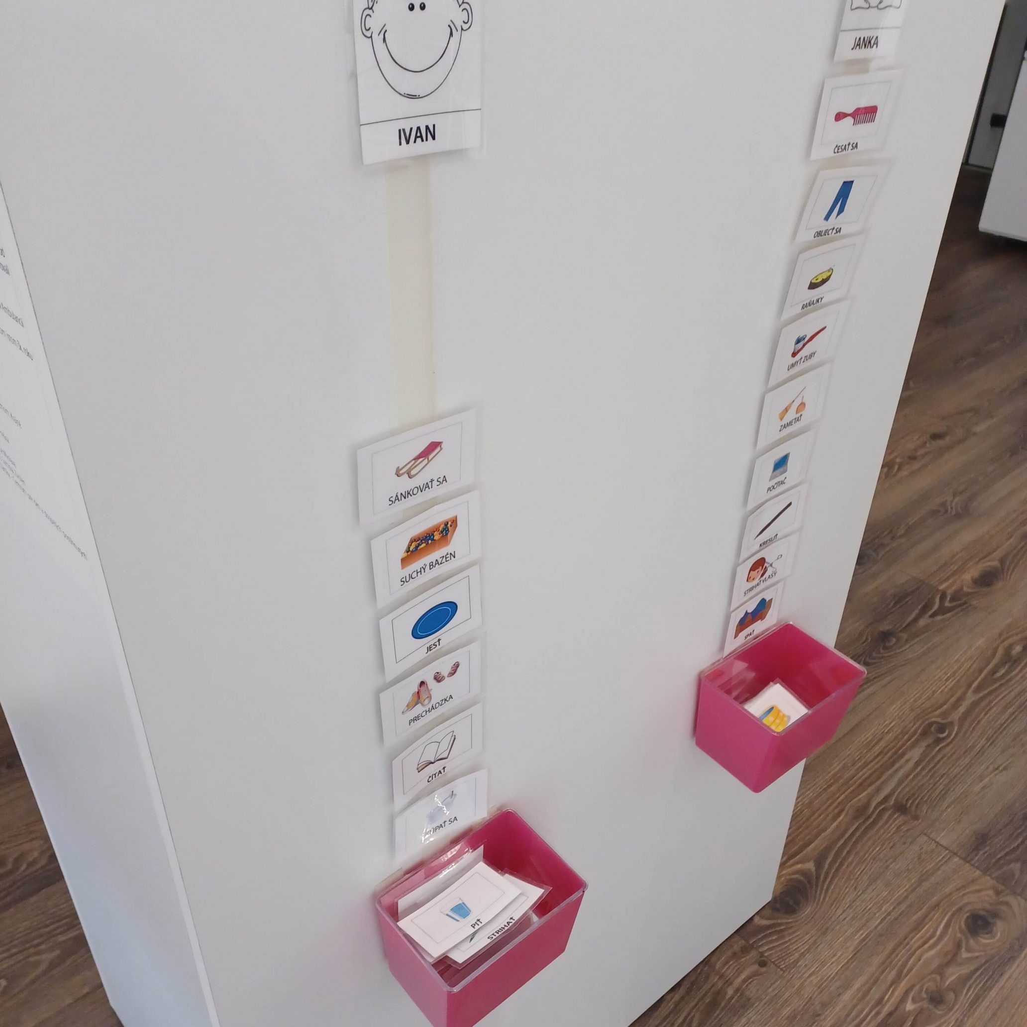 Autizmus, kartičky s denným režimom.