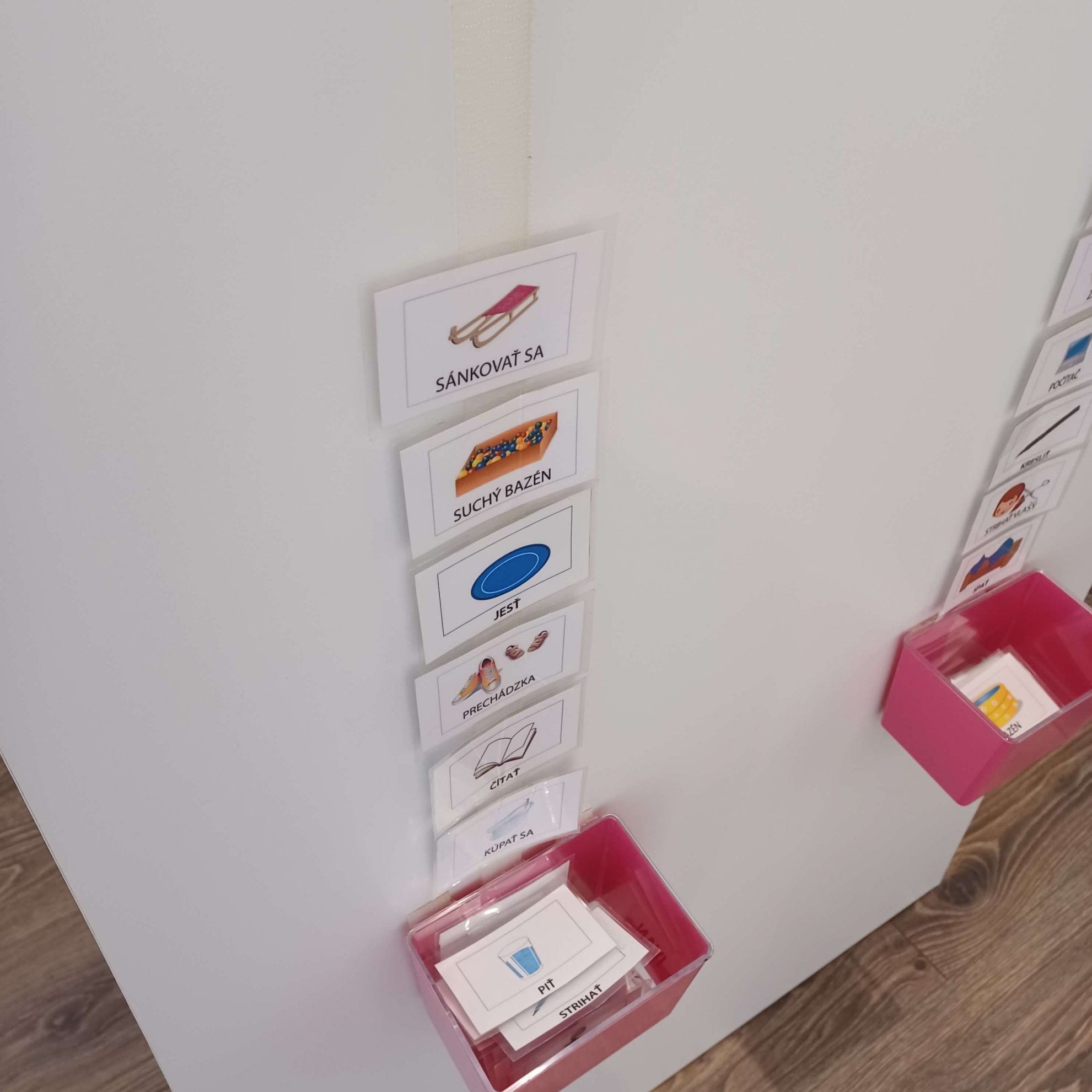 Autizmus, kartičky s denným režimom.