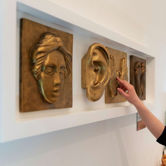 Modely Model tváre, ucho, rúk a chodidiel s akumpresúrnymi bodmi a dráhami