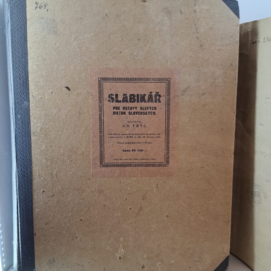 Šlabikár pre ústavy slepých dietok slovenských. Sostavil: Ad. Fryc