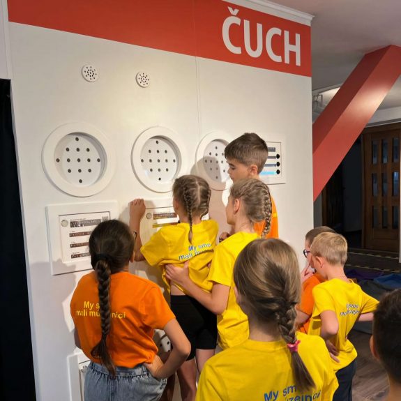 Múzeum špeciálneho školstva v Levoči Múzeum špeciálneho školstva v Levoči, miestnosť venovaná ľudským zmyslom.