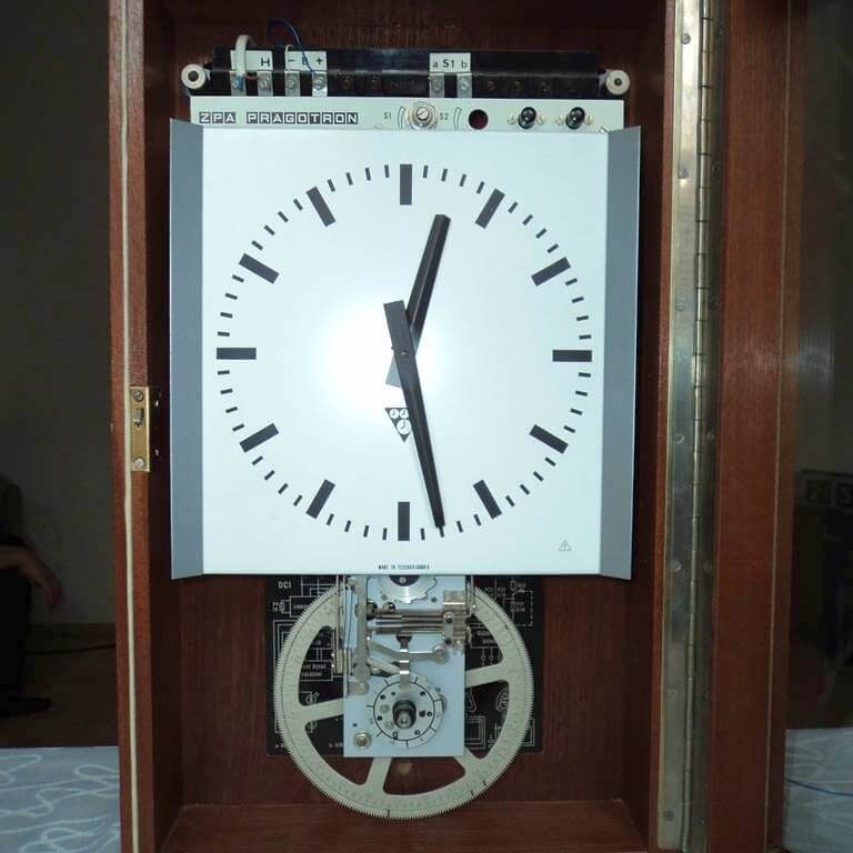 elektronické hlavné signálne hodiny s typovým označením ESH 3