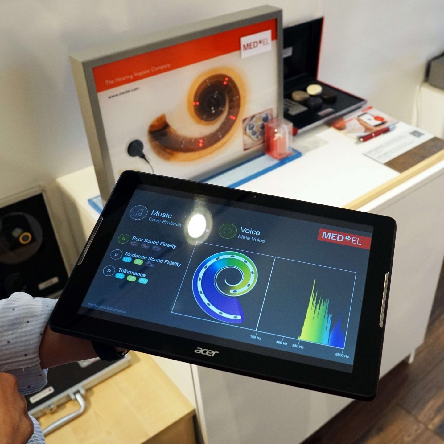 Kochleárny implantát