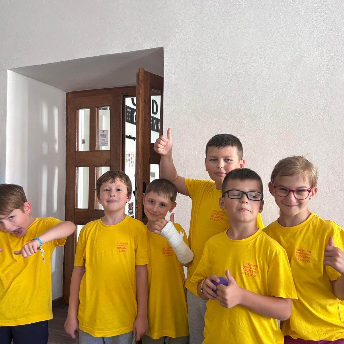 Fotka účastníkov letného projektu.