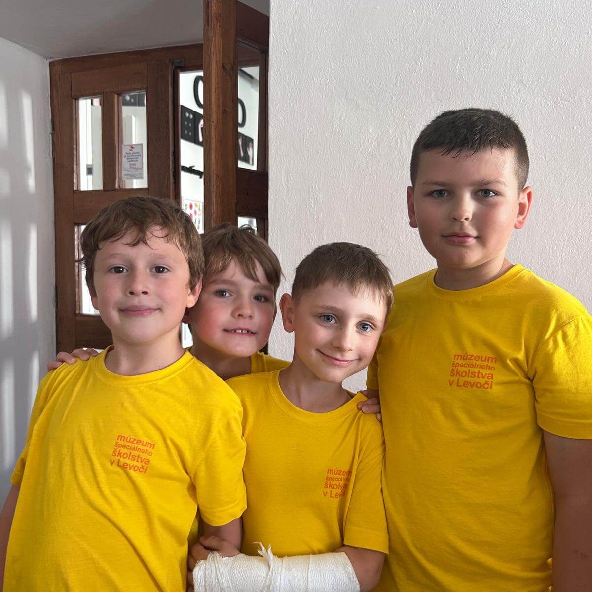 Fotka účastníkov letného projektu.