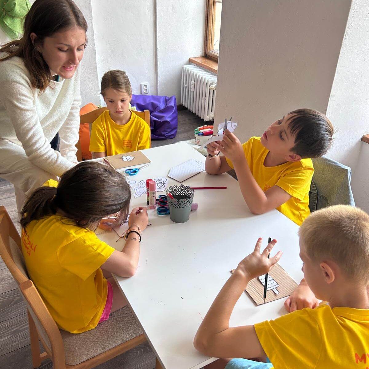 Malí múzejníci pri aktivite v Múzeu špeciálneho školstva v Levoči.