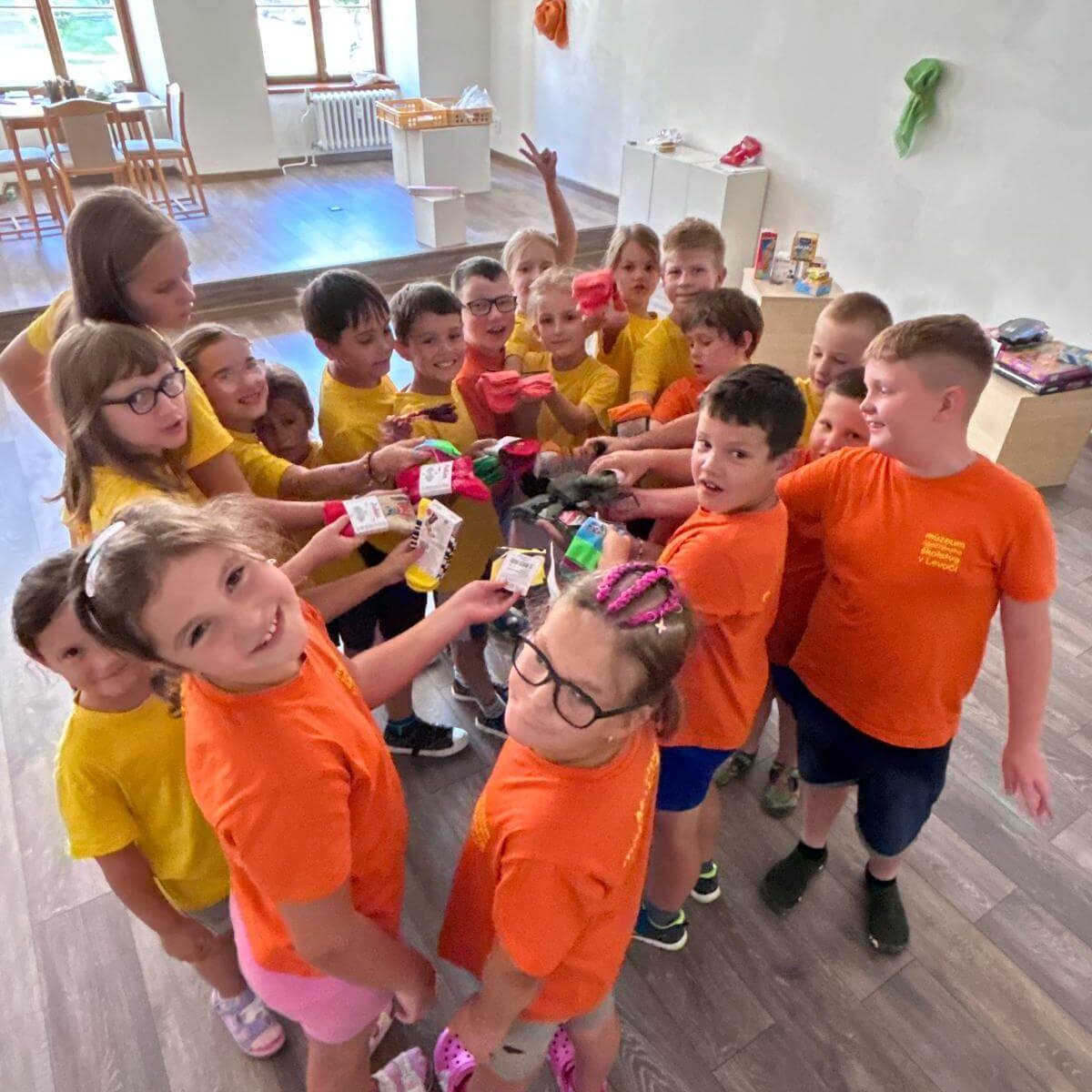Malí múzejníci v priestoroch Múzea špeciálneho školstva v Levoči.