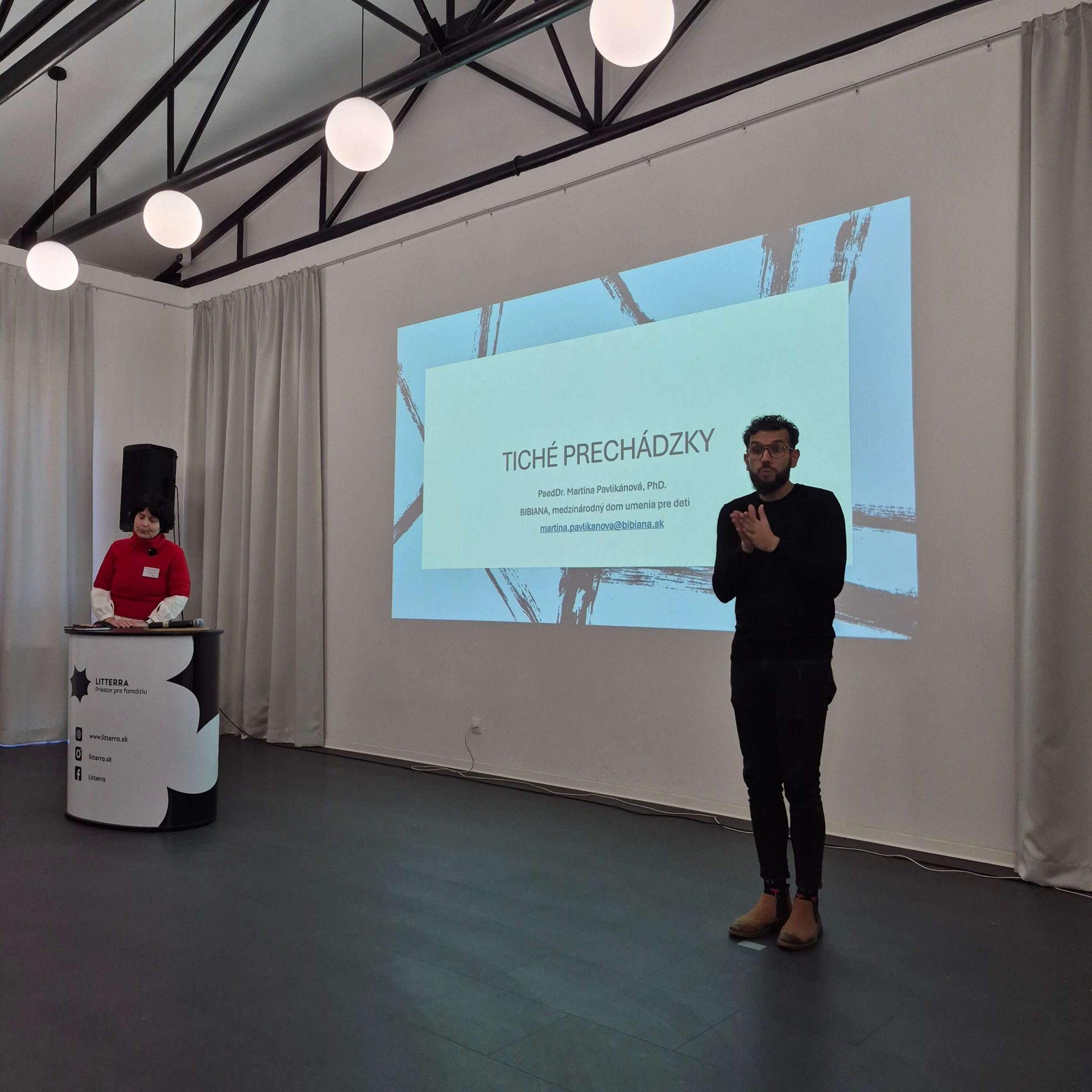 Prednášajúci na konferencii Umenie bez bariér.