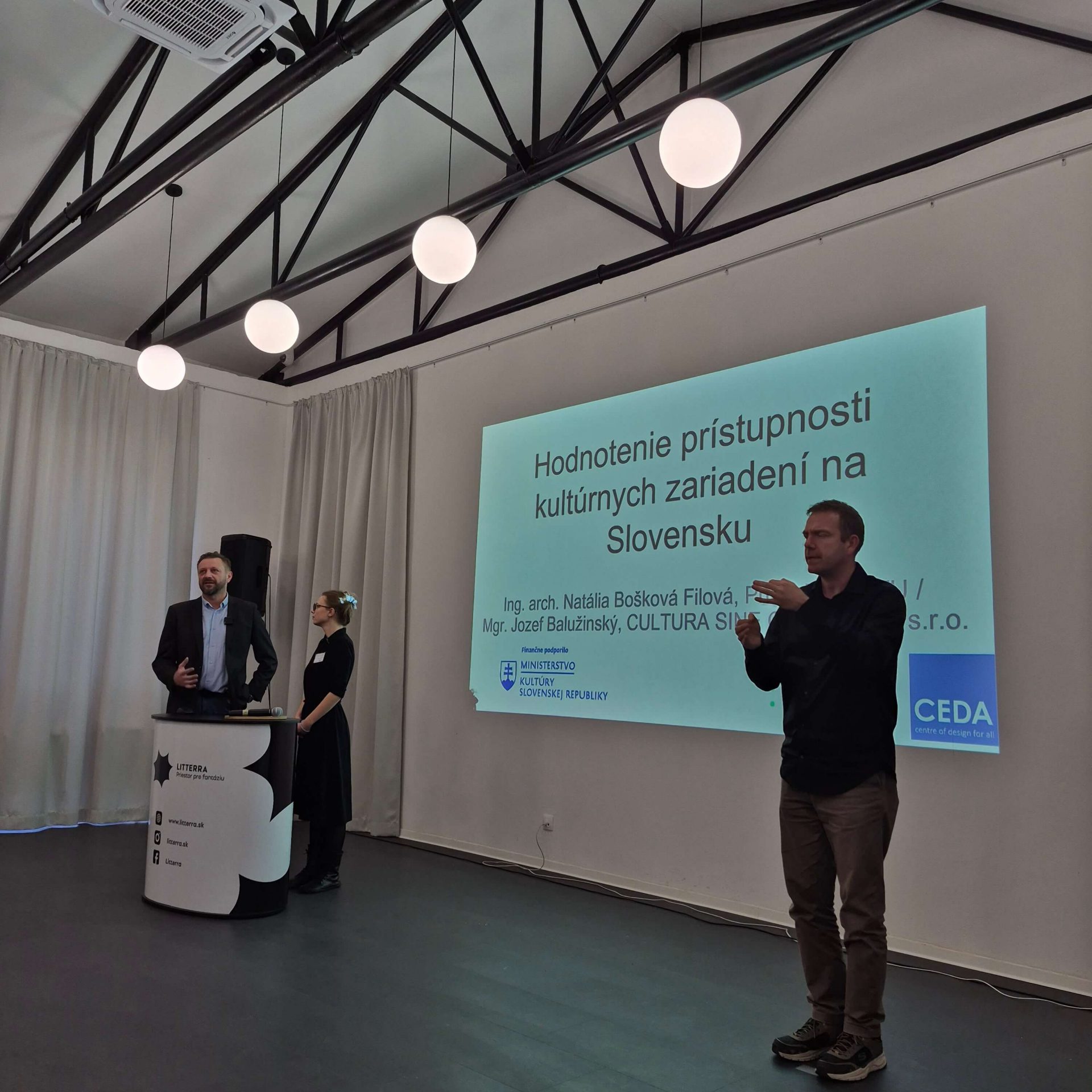 Prednášajúci na konferencii Umenie bez bariér.