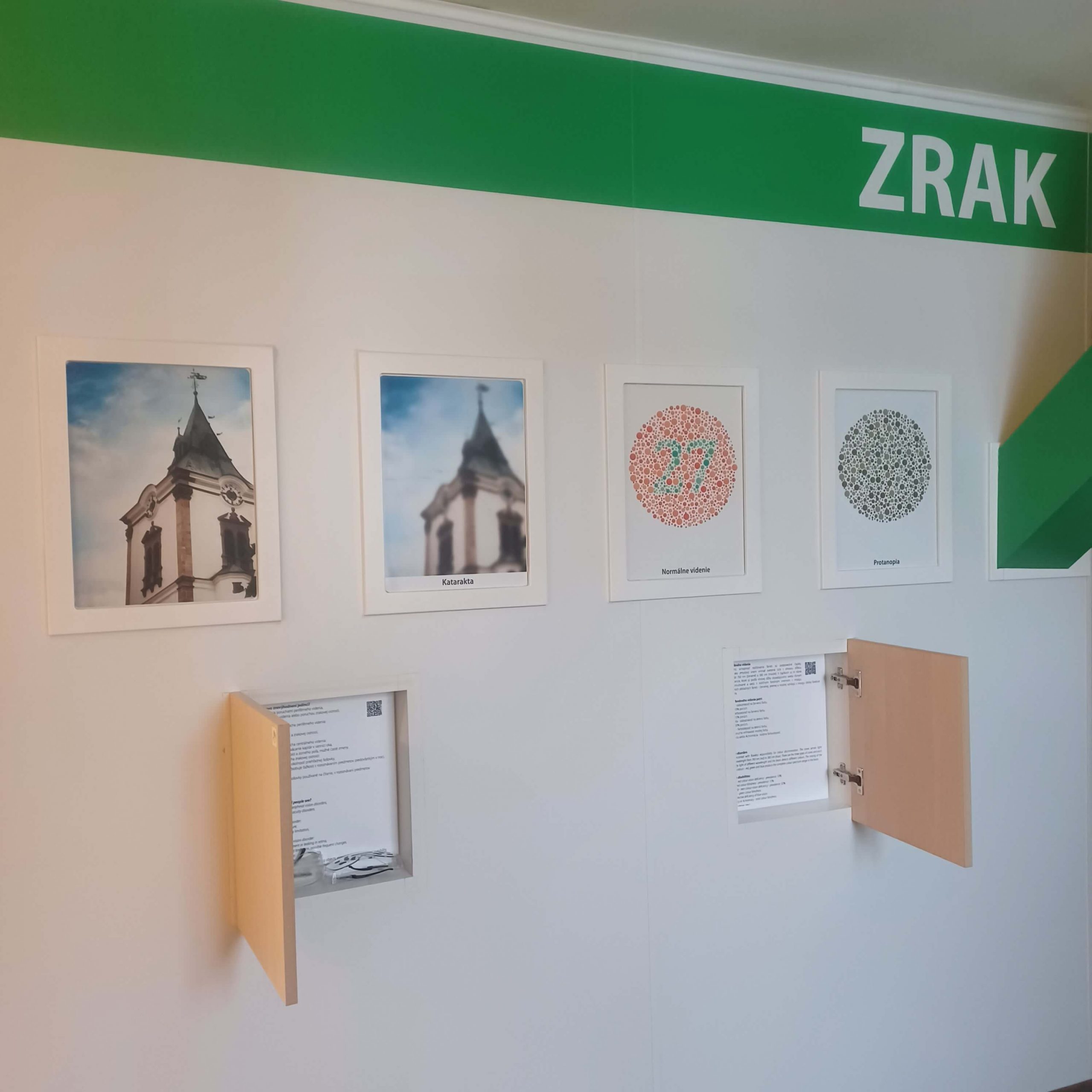 Informácie k zraku na 3D kocke v Múzeu špeciálneho školstva v Levoči.