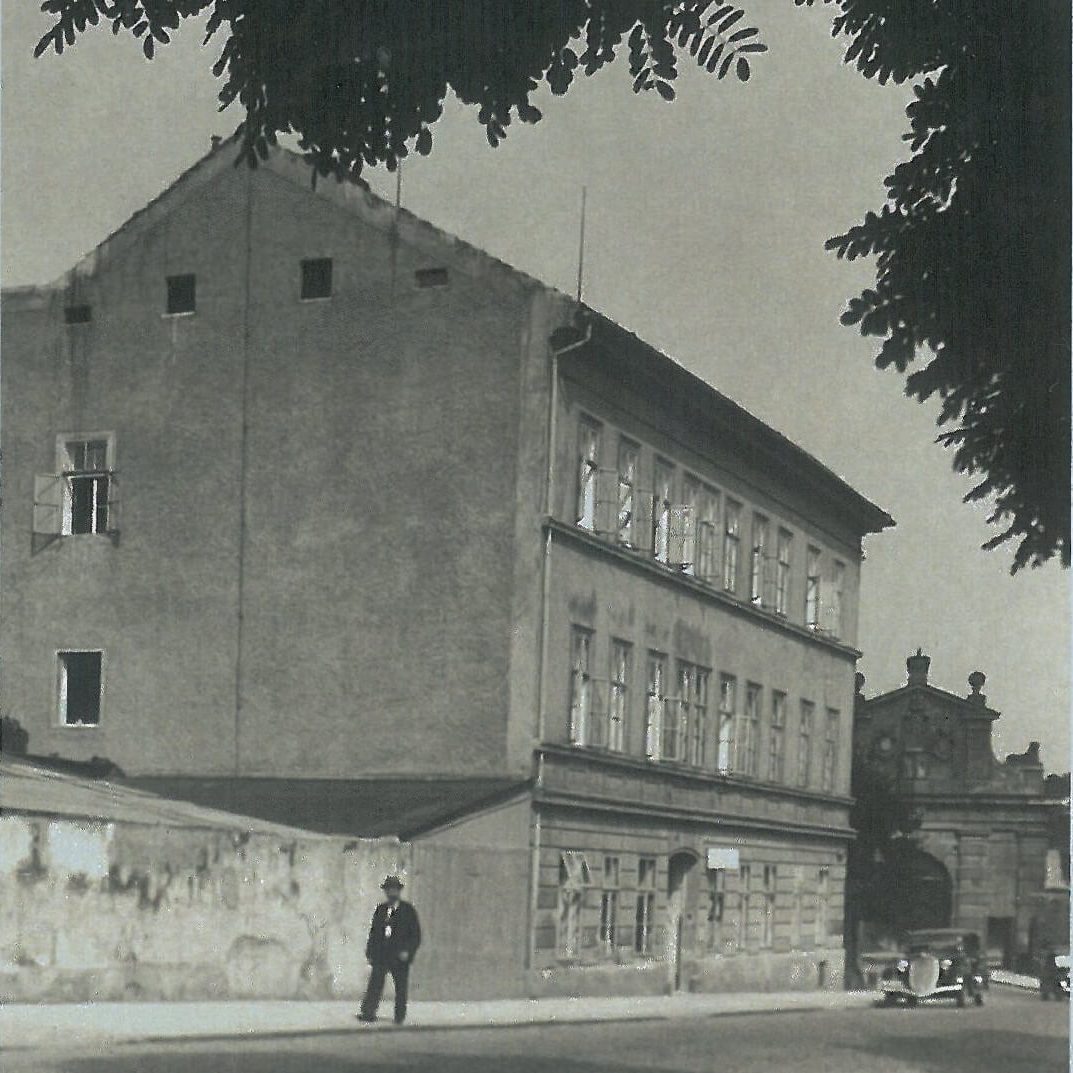 Historický pohľad na ústav.