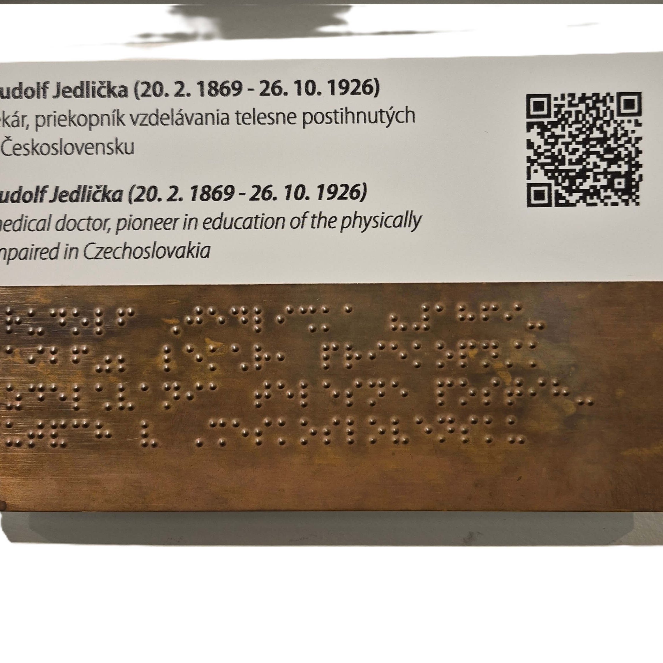 Popiska s textom v múzeu.