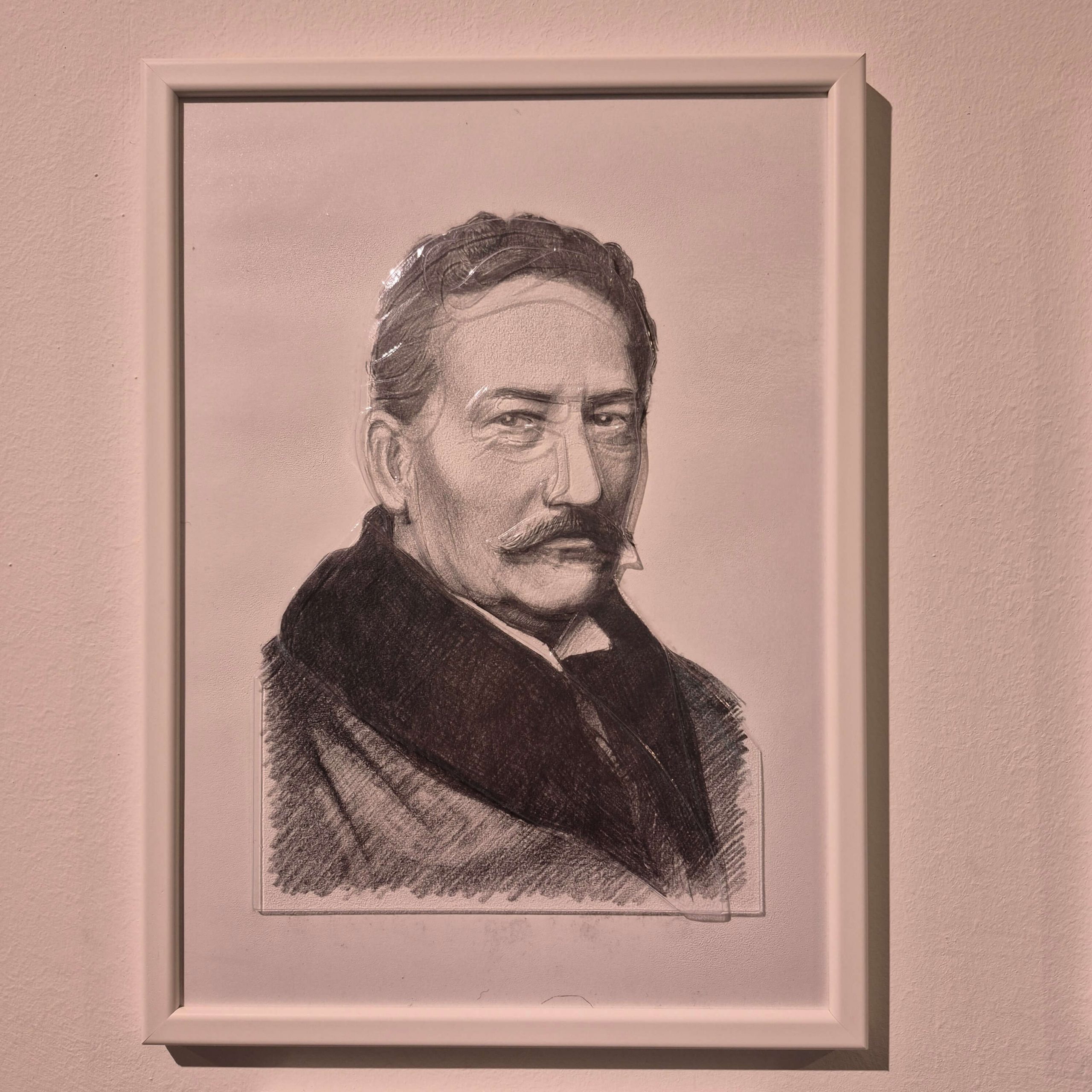 Reliéfny portrét Jedličku v múzeu.