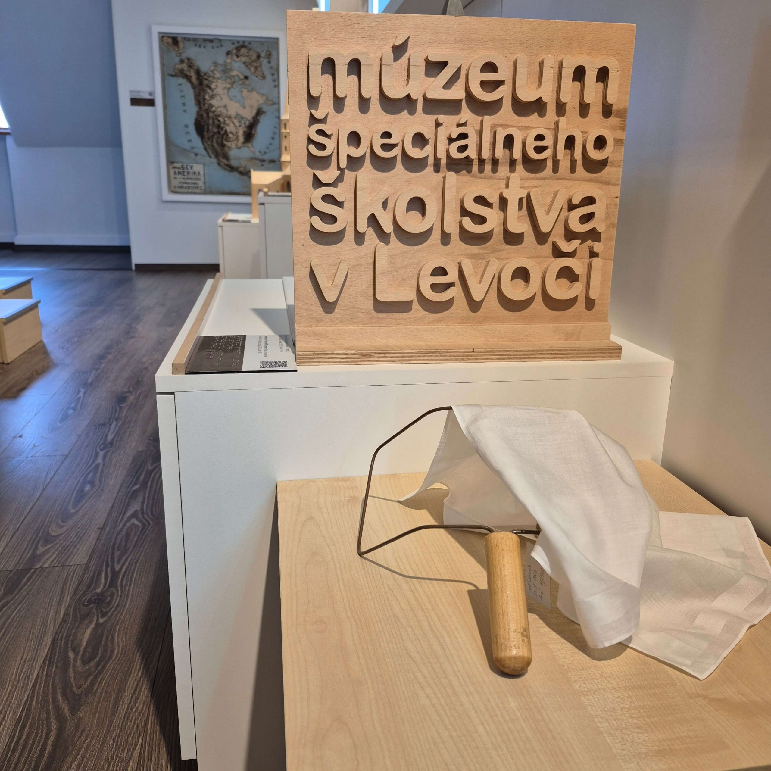 Pomôcka na zabránenie odzerania z úst.